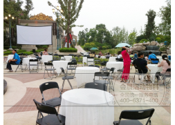 蘭州知名汽車品牌玻璃桌折疊椅租賃現(xiàn)場  鄭州玻璃桌租賃 鄭州折疊椅租賃