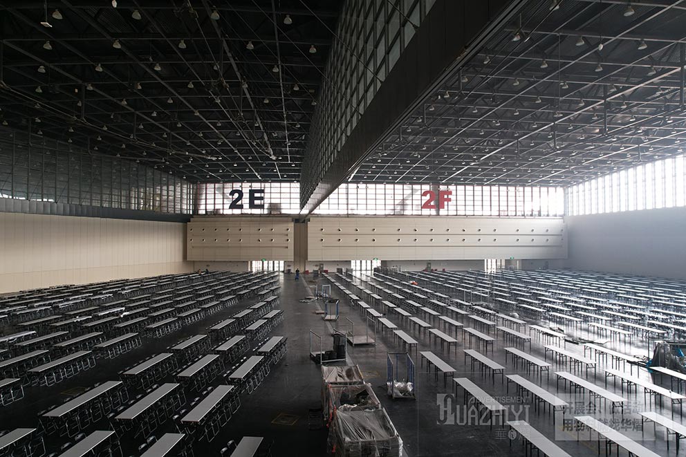 會(huì)展中心長條桌折疊椅出租現(xiàn)場(chǎng)直拍